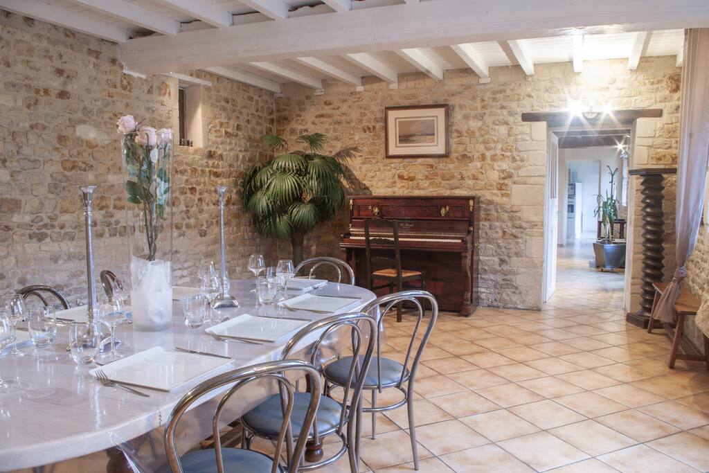 Salle à Manger - Dining Room