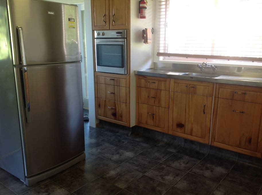 Full kitchen, Large Fridge