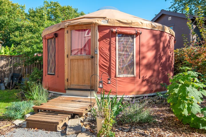Private Yurt Retreat - Shared Bathrooms