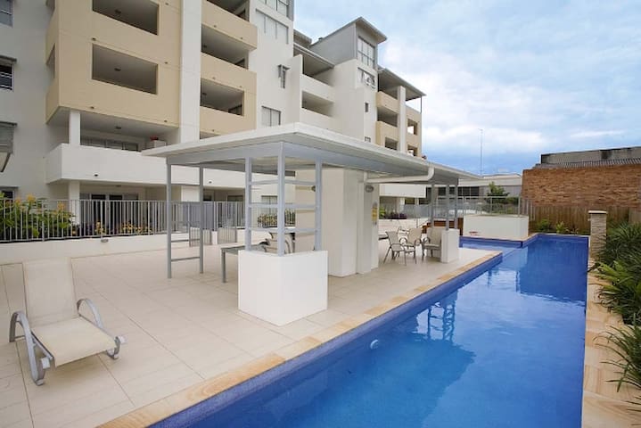 Spacious 2BR unit– 5 Min Walk Convention Centre