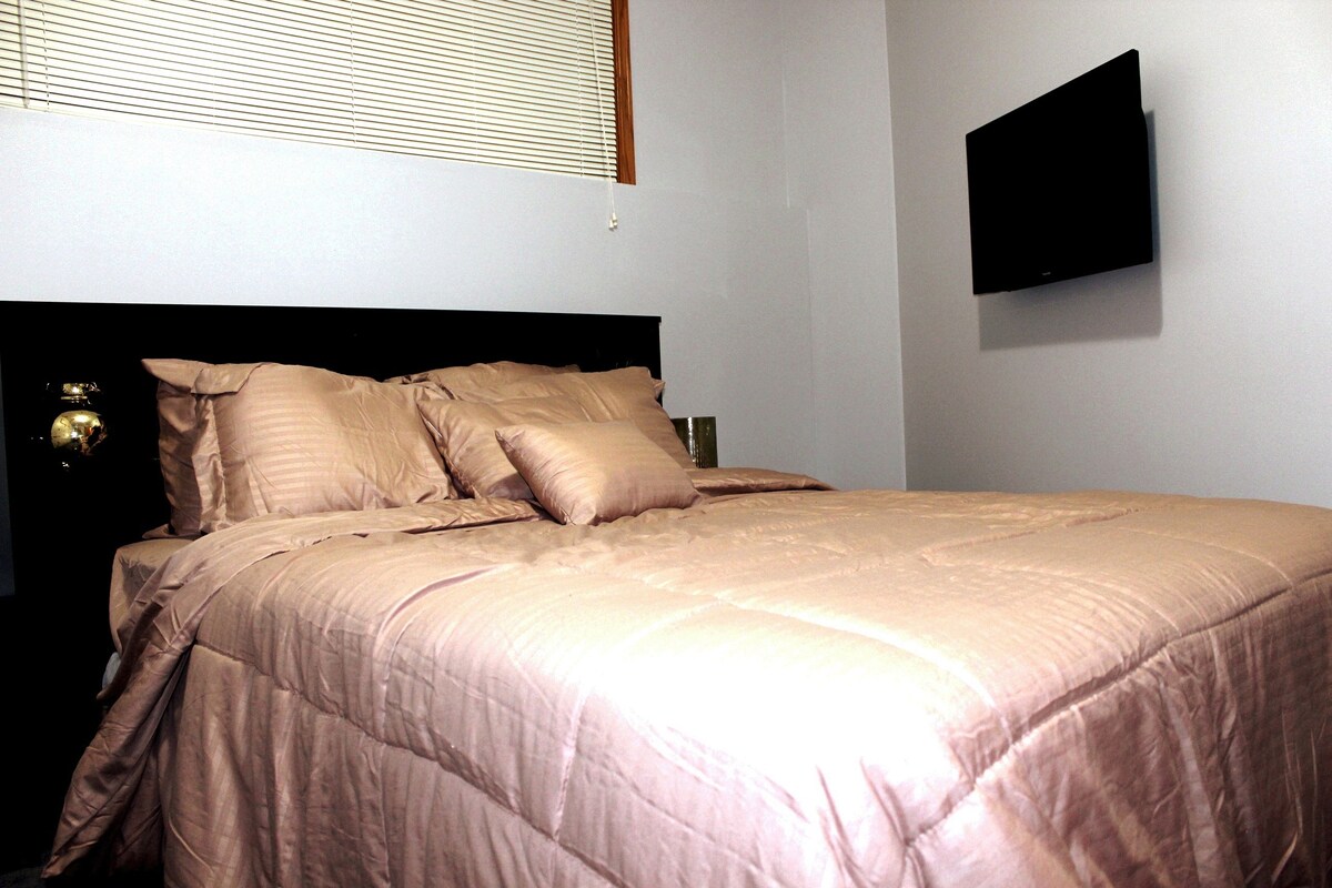 主卧配备40英寸电视