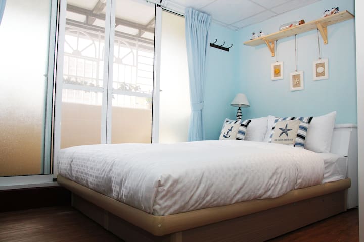 高雄 舒適雙人套房 六合夜市 捷運美麗島站步行3分鐘/臨近高雄火車站/新崛江商圈