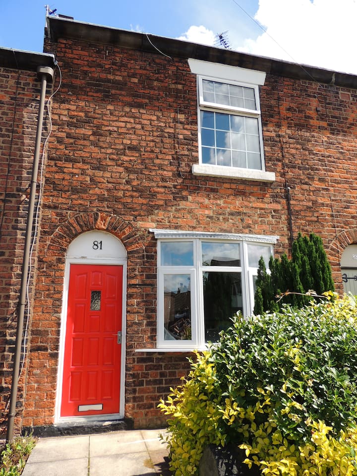 Cosy English Cottage sleeps 3 Houses for Rent in Chorley, United