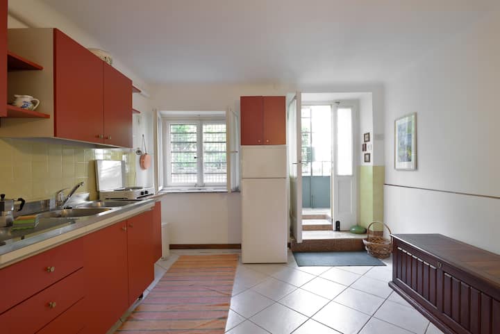 Lovely little flat next to center