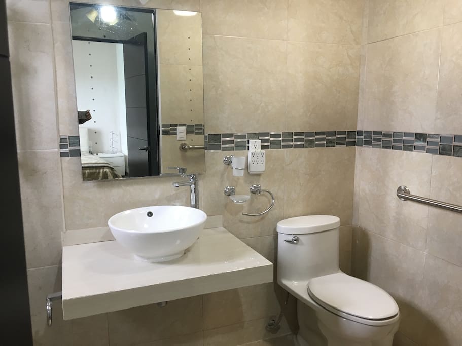 baños adptados para personas con silla de ruedas