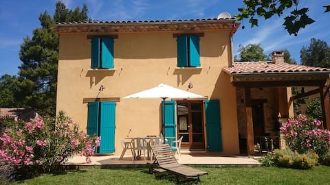 140 sqm villa with garden and heated pool