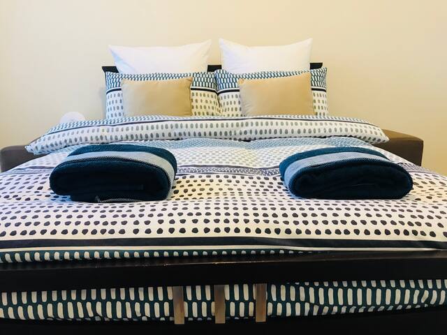 Modern, warm and stylish accomodation (DB)