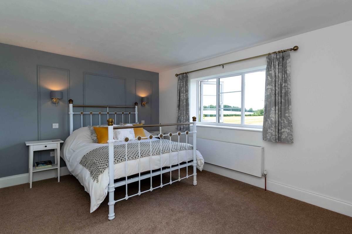 Двойна спалня с далечни гледки