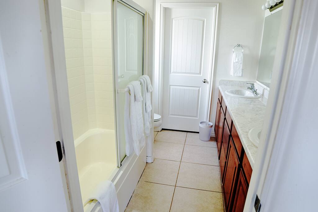 Grand Room Bathroom