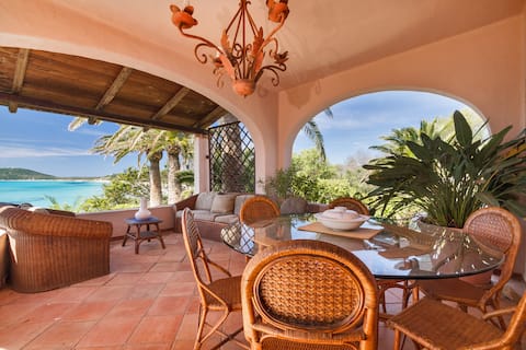 Top Airbnb: wonderful villa on the sea in Villasimius