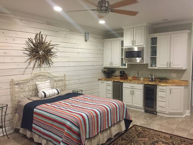 Airbnb Biloxi Vacation Rentals Places To Stay Mississippi