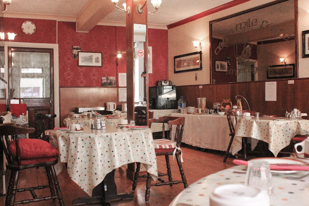 Dining room, catering for 18 x seated guests.