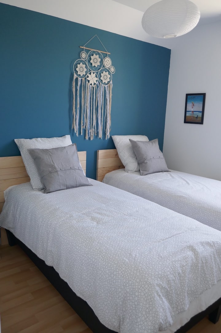 Single bedroom beds