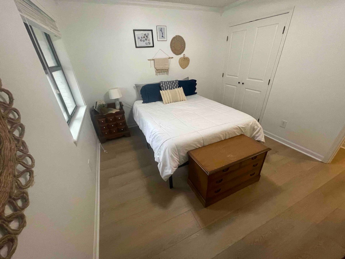 三号卧室位于主层。 