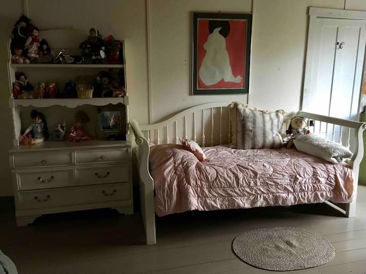 3楼卧室# 5大双层床房，配备1张双人床、3张单人床和1张双层床（最多7人）