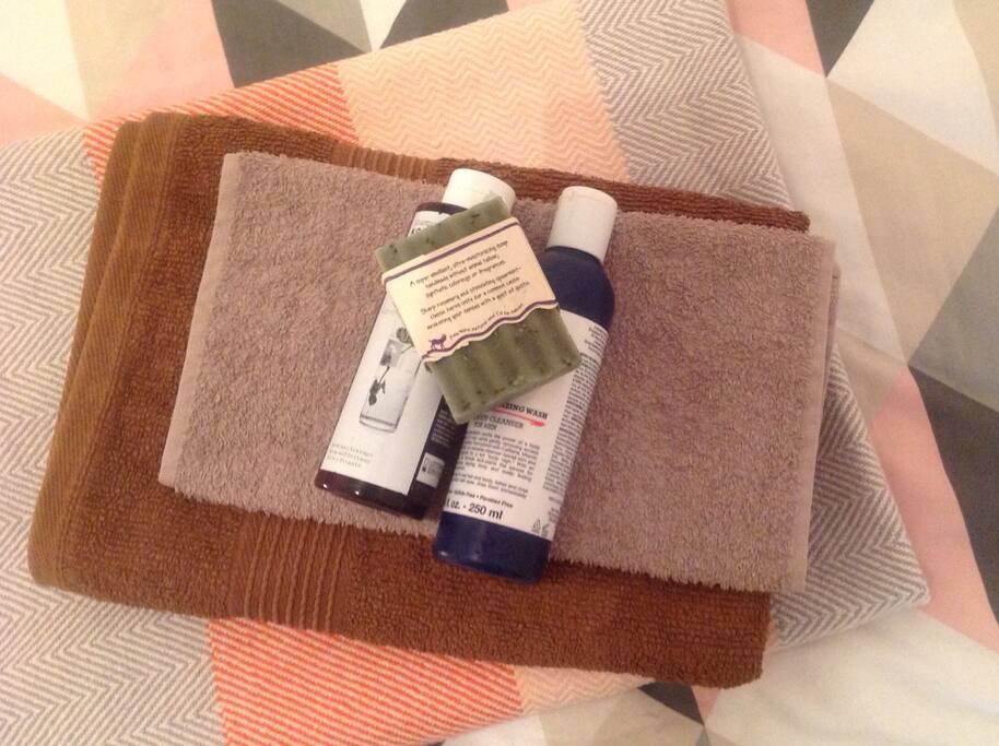 Shampoo und Duschgel inbegriffen