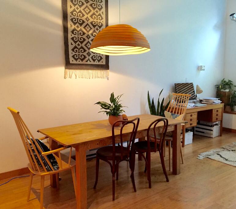 Dining room table sits 8