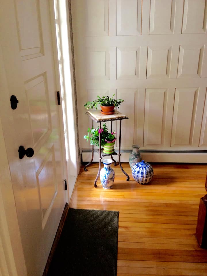 A True New Englander Home in Historic Exeter, NH Houses for Rent in