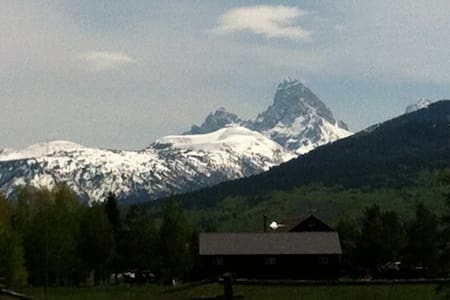 Owl barn nine miles to Grand Targhee!