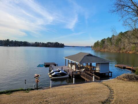Beautiful 4 bedroom home w/ a million dollar view