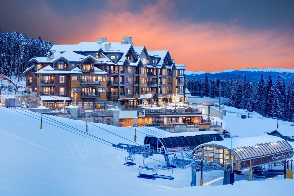 Beautiful ski in & out at Grand Colorado on Peak 8 condo for rent f...