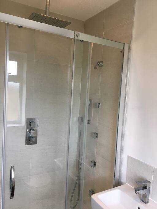 Private shower room