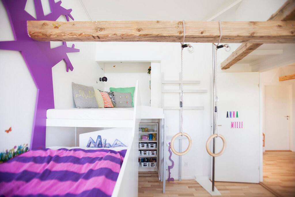 The two middle size beds at the childrens room.