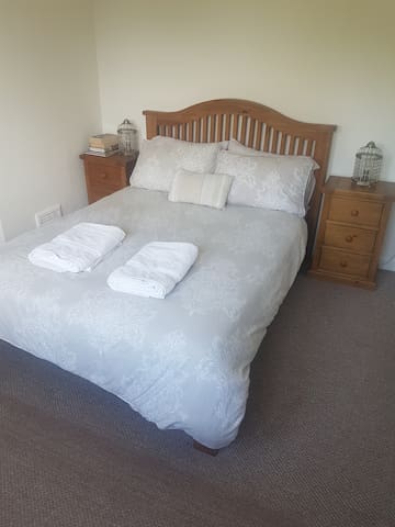 Lovely Double Room Near Centre - Free Parking!