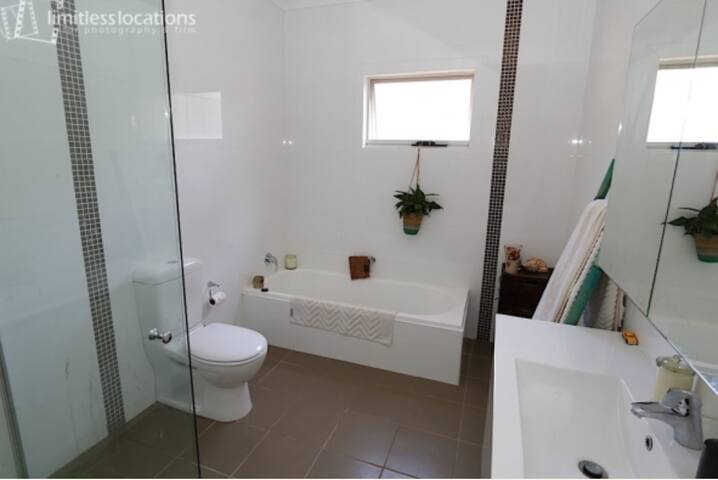 Homely Beach House gallery image 2