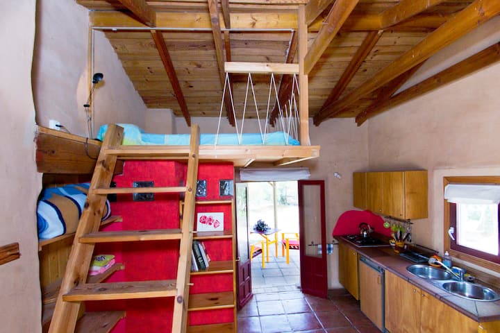 Snug sleeping platform for 2