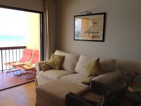 Top Airbnb: Apartment on the waterfront with a great view em Sesimbra (Santiago)