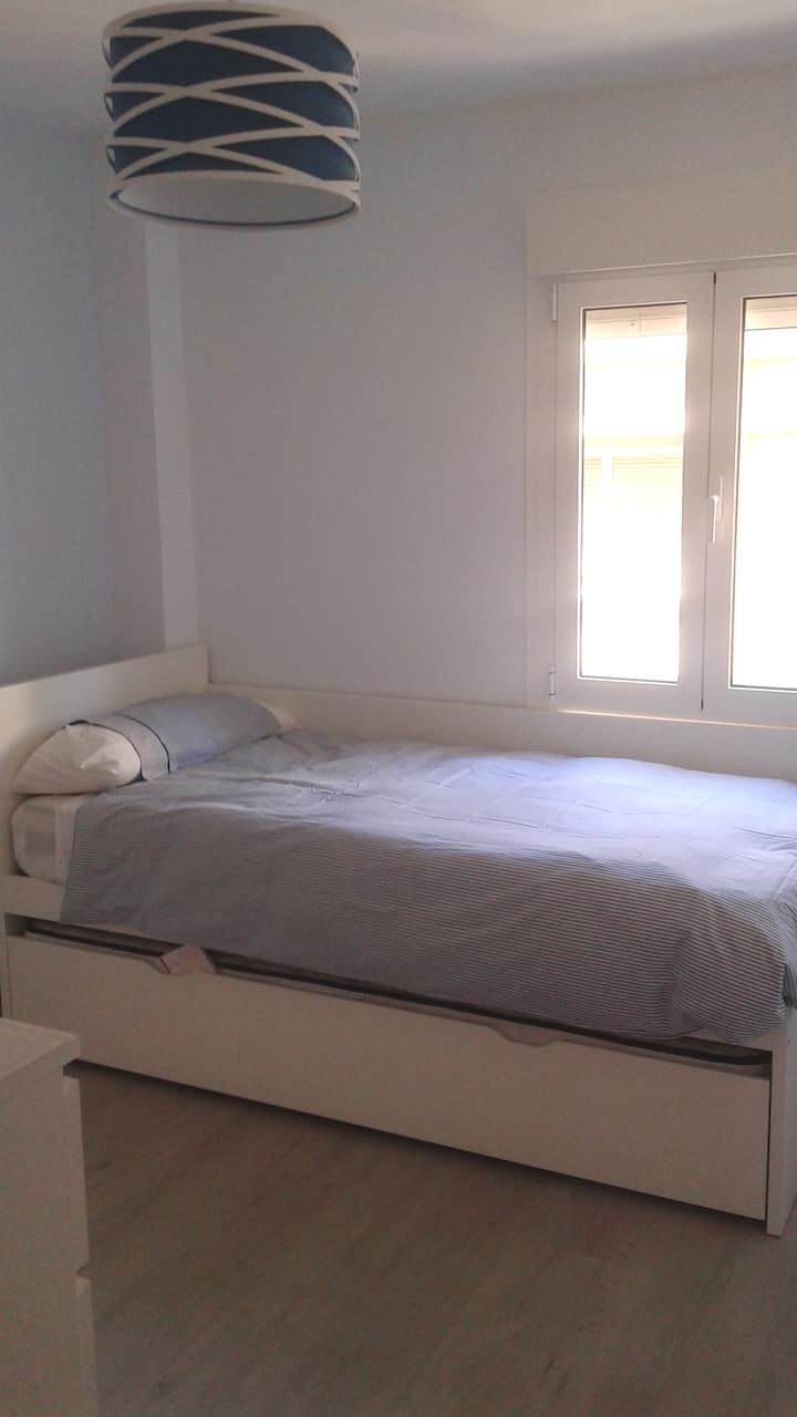 ห้องนอนสีฟ้าเตียงขนาด 90x200 2 เตียง 