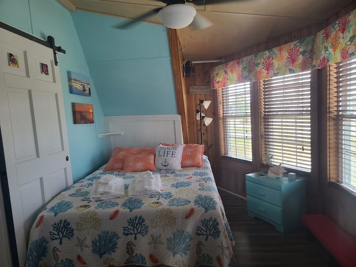 Master bedroom with queen bed, new ceiling fan (May 2022) 32in smart tv, and sliding barn door, separate window unit AC (Sept 2021)