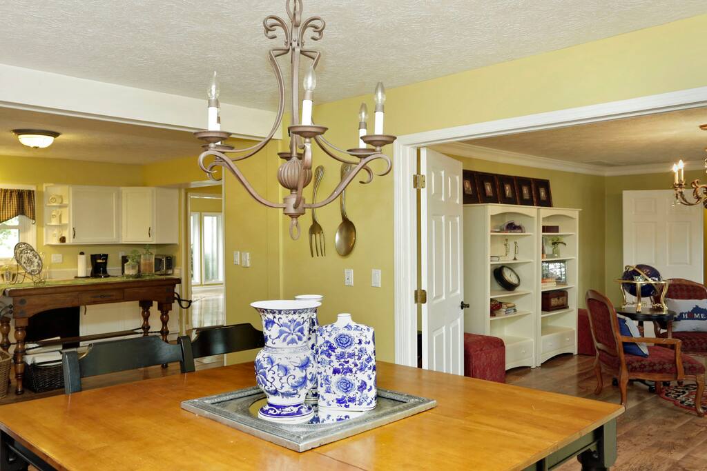 Kitchen dining 2