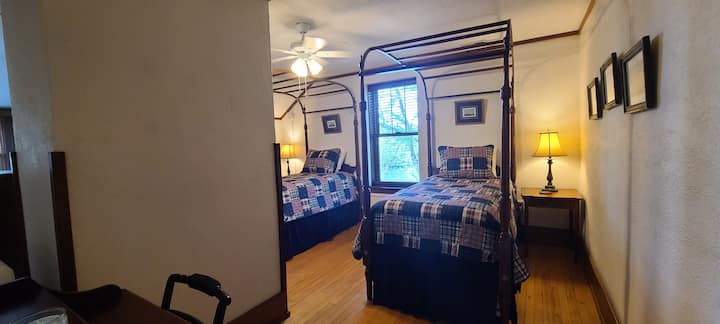 Navy room, 2 twins with trundles underneath