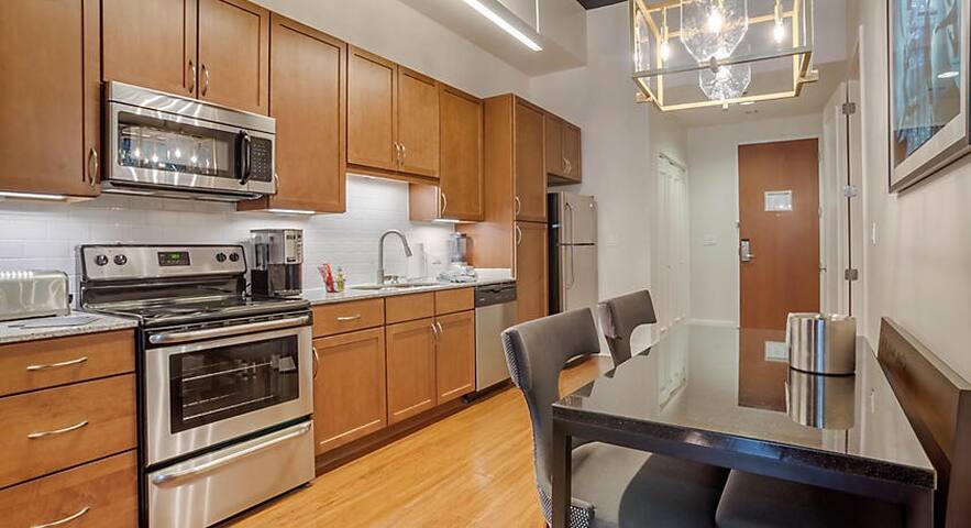 NOLA 2BR Marquee brand new Theatre District dwtn gallery image 5