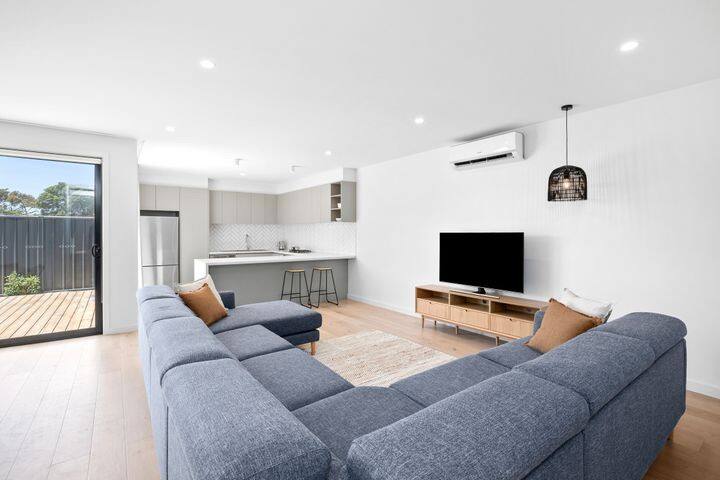 Waves in Old Torquay