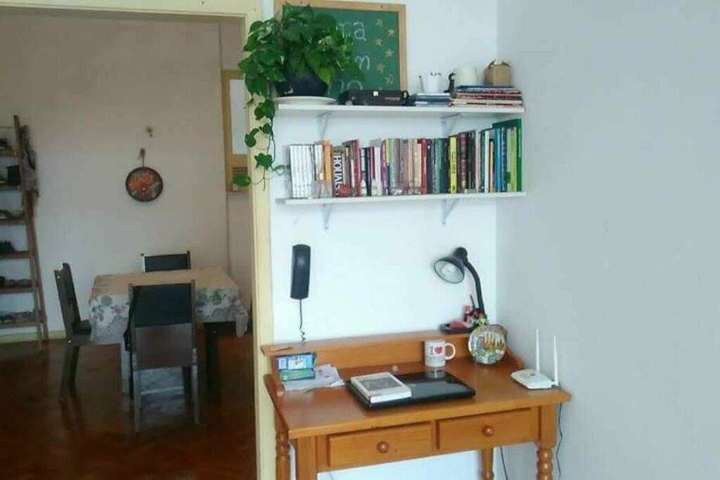 Escrivaninha, mesa de estudos