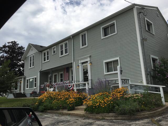 Airbnb Paw Paw Vacation Rentals Places To Stay Michigan