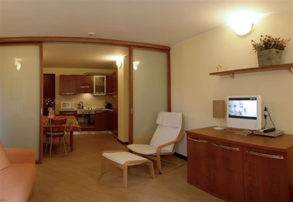 KITCHEN LIVING/ROOM