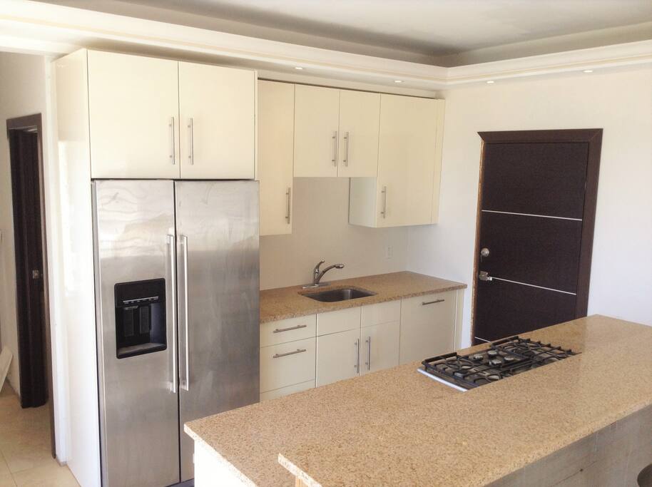 Fully-equipped gourmet kitchen