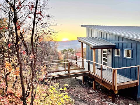 Private Modern Cabin w/ Hot Tub & Pet Friendly