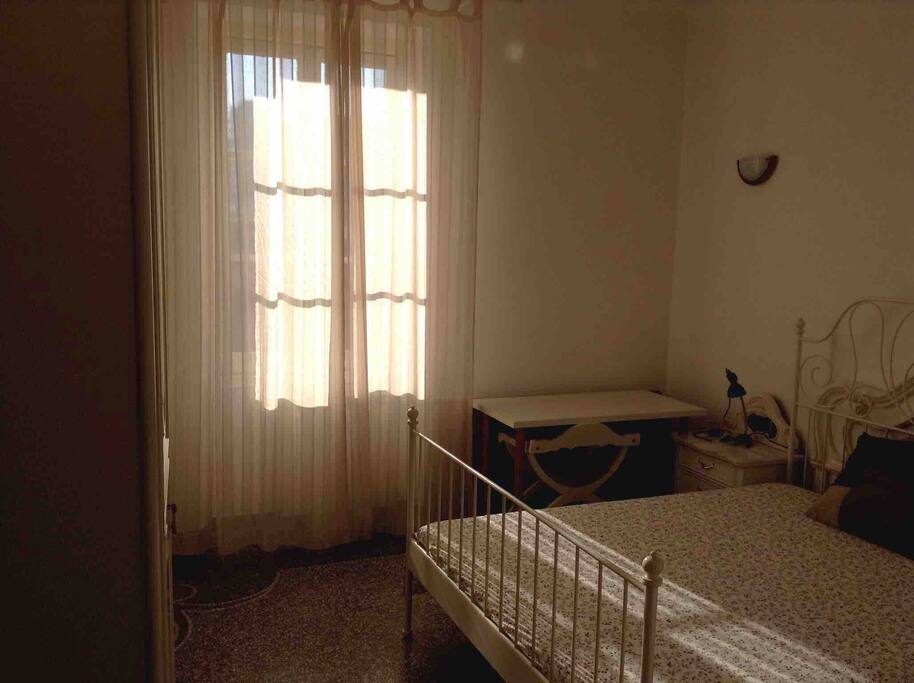 Camera da letto bianca