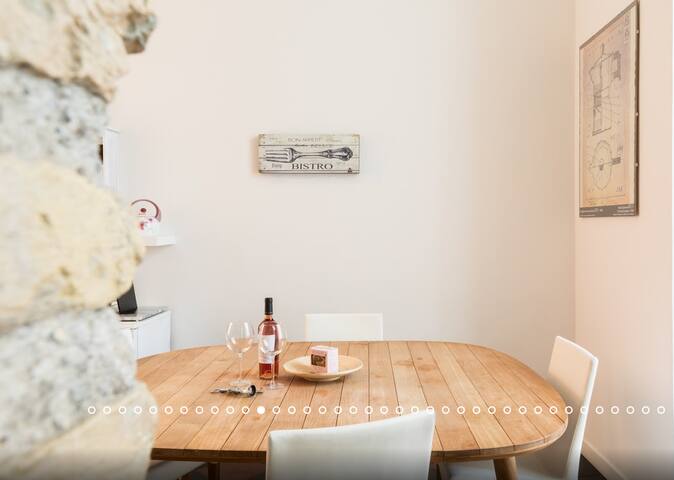 SPANISH STEPS ART APARTMENT gallery image 5