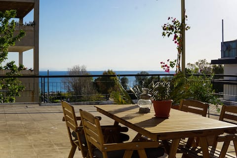 •The Seaview Rooftop Getaway•