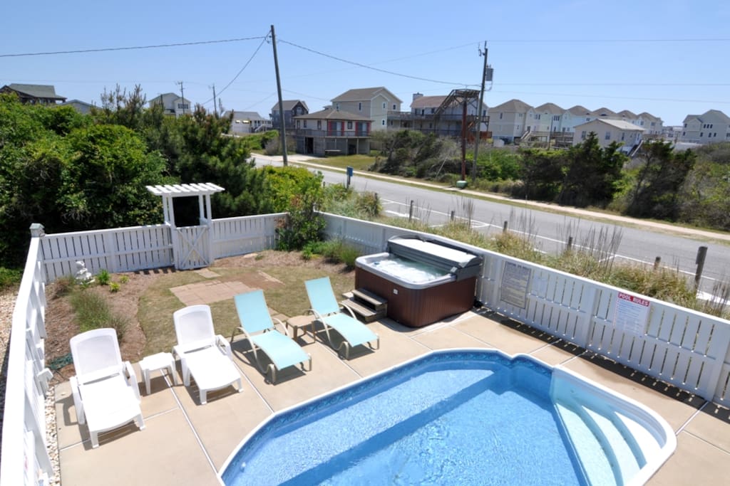 JR369: Point Of Views NC | Pool Area