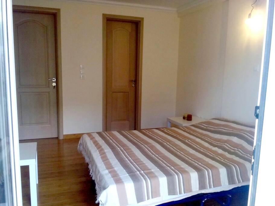 Master bedroom with its own bathroom,vesitario and balcony