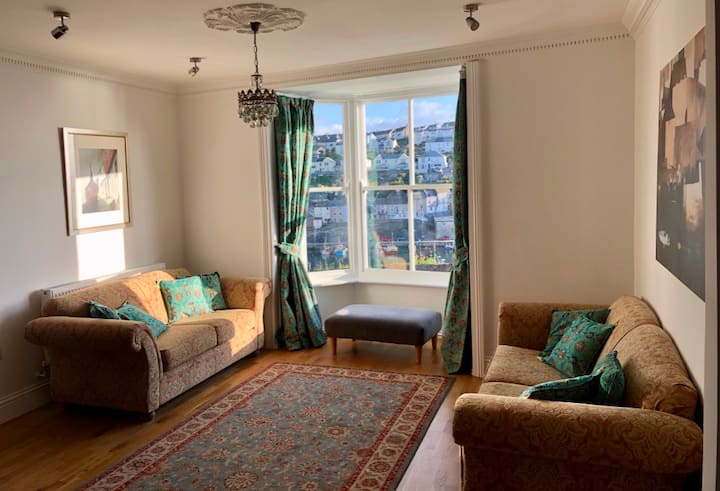 Stunning Harbour and Sea Views, Parking arranged