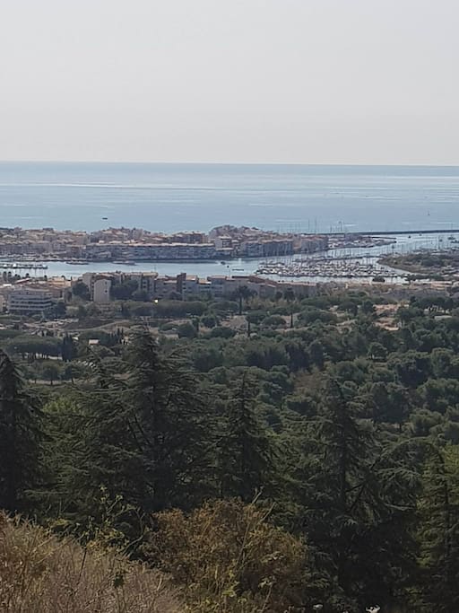 Vue sur le Cap d'Agde depuis le Mont Saint-Loup à Agde