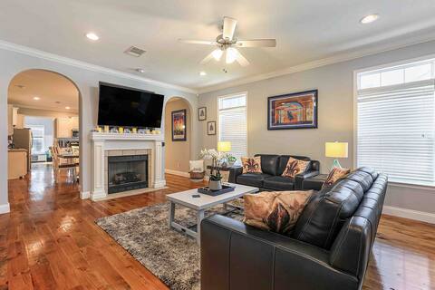 *Plus* New Hot-Tub Pool Pad Near French Quarter!